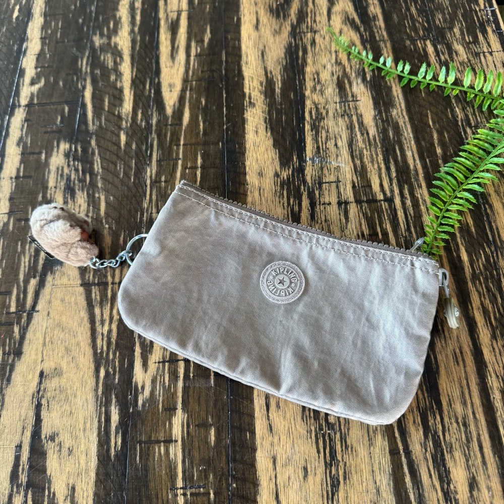 💫 Kipling – Grey/Silver Clutch / Coin Purse with Monkey Keychain 🩶🐒